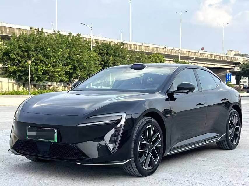 The 2023 AvatR 06 max Extended Range Edition with automatic transmission