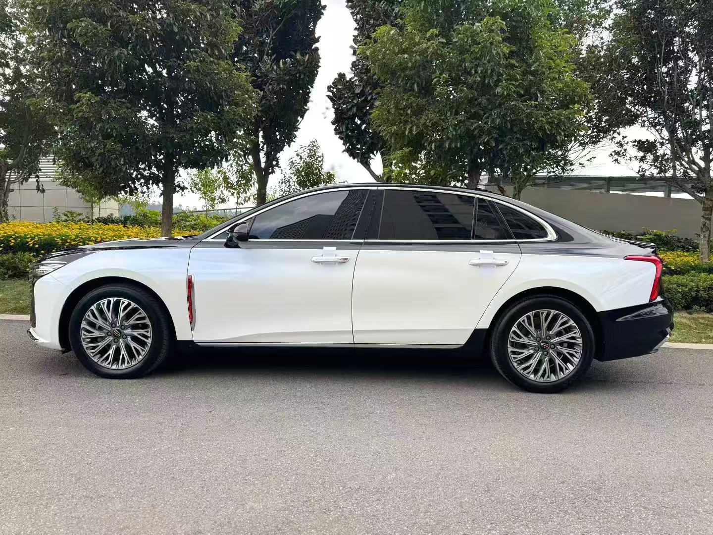 Hongqi H5 HEV 2023 model 1.5T CVT Smart Link Qichang Edition Automatic Transmission