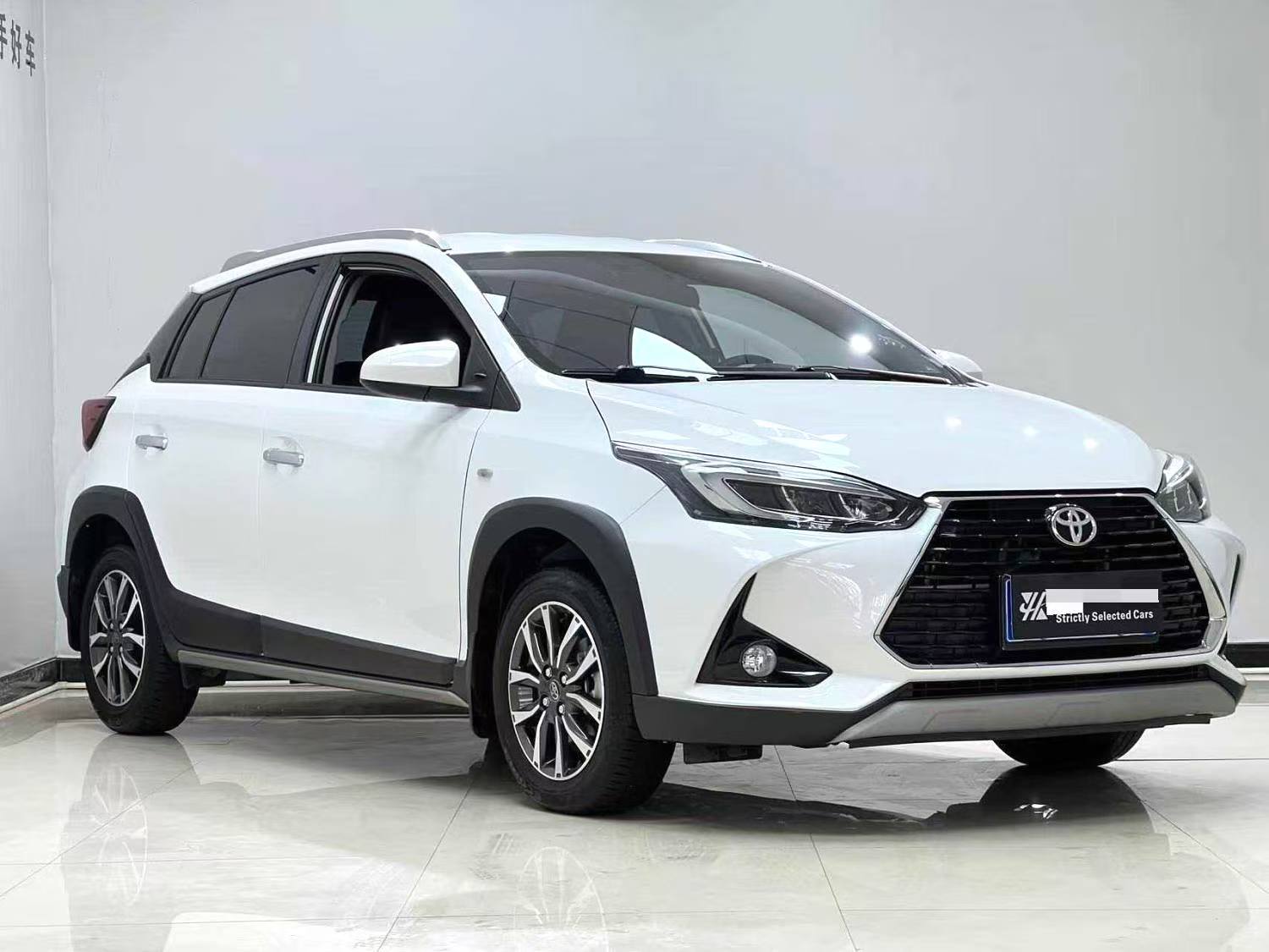 Toyota Yaris Attrak 2022 model, 1.5 engine, CVT transmission, Luxury Plus version, automatic gearshift.