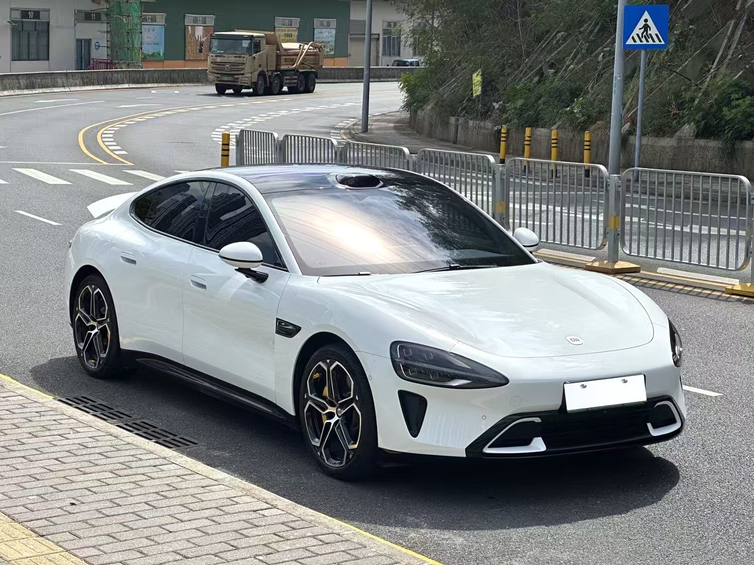 Xiaomi SU7 830km rear-wheel drive long-range Advanced Intelligent Driving pro version with automatic transmission