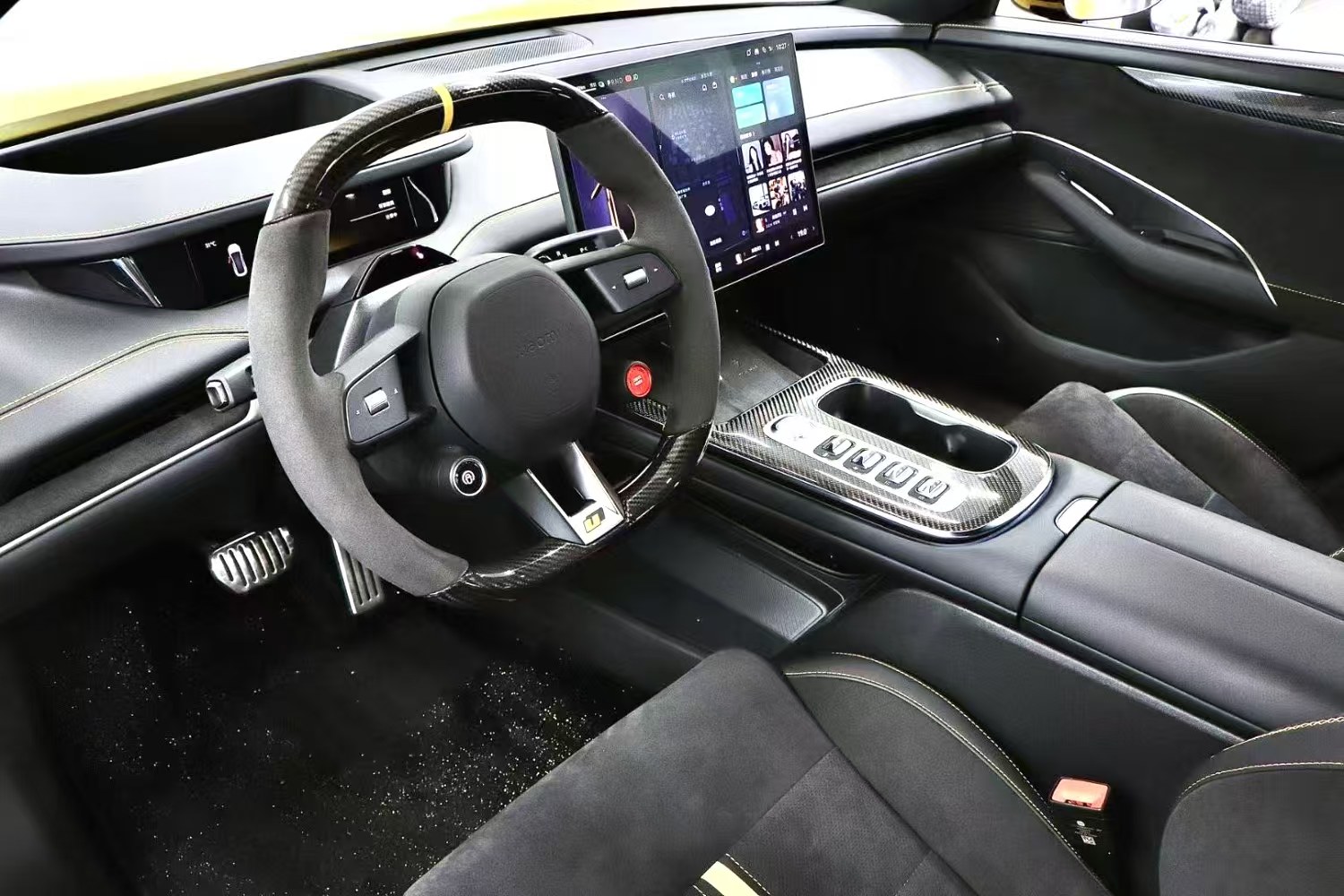 Xiaomi's 2025 SU7 Ultra with automatic transmission