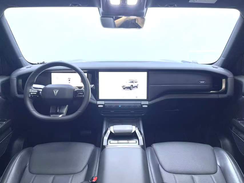 The 2024 Changan Deep Blue G318 four-wheel Drive suspended version with automatic transmission