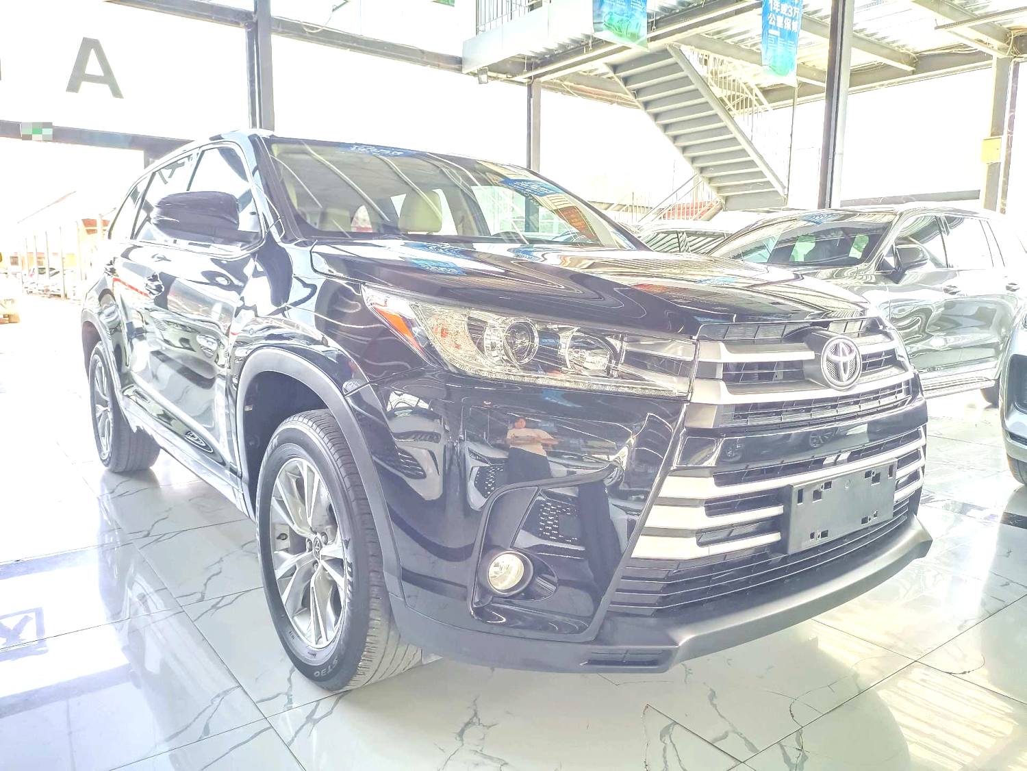 The 2019 Toyota Highlander 2.0T 2WD Elite Edition 7-seater automatic transmission