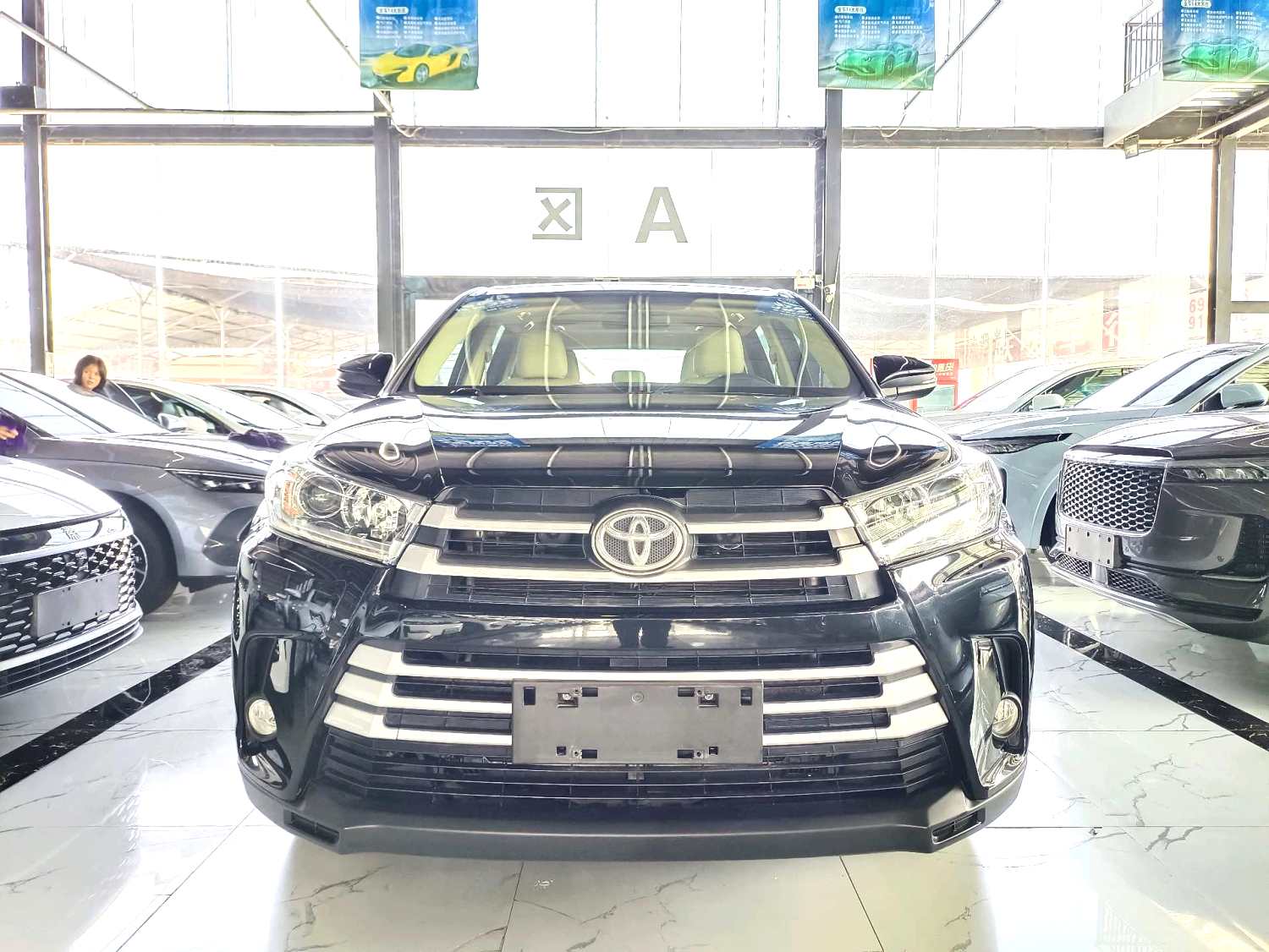 The 2019 Toyota Highlander 2.0T 2WD Elite Edition 7-seater automatic transmission