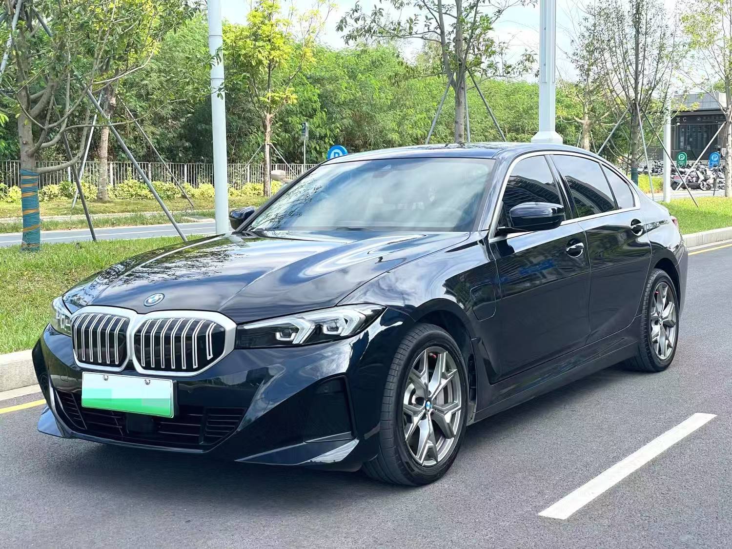 سيارة بي إم دبليو 35L 2022