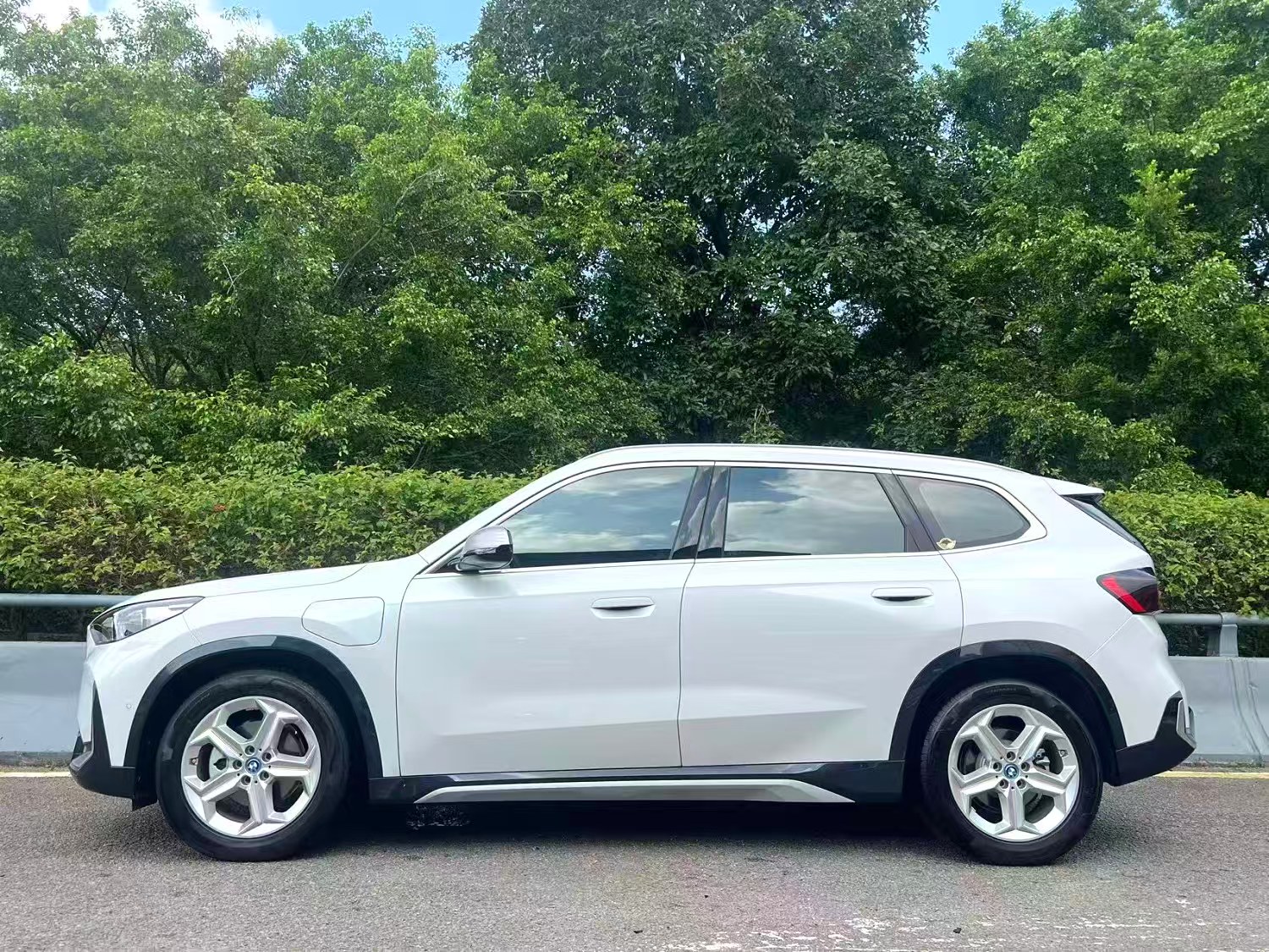 BMAIX1 Erive25L تصميم مجموعة 2023.