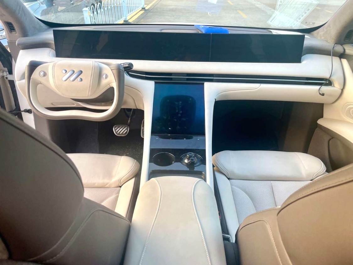 The 2023 IM LS7 100kWh Pro Four-wheel drive automatic transmission