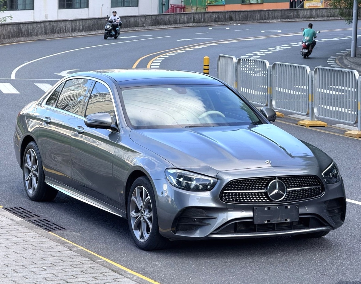 The 2021 Mercedes-Benz E-Class E-300 L 2.0T Sport Luxury Automatic transmission