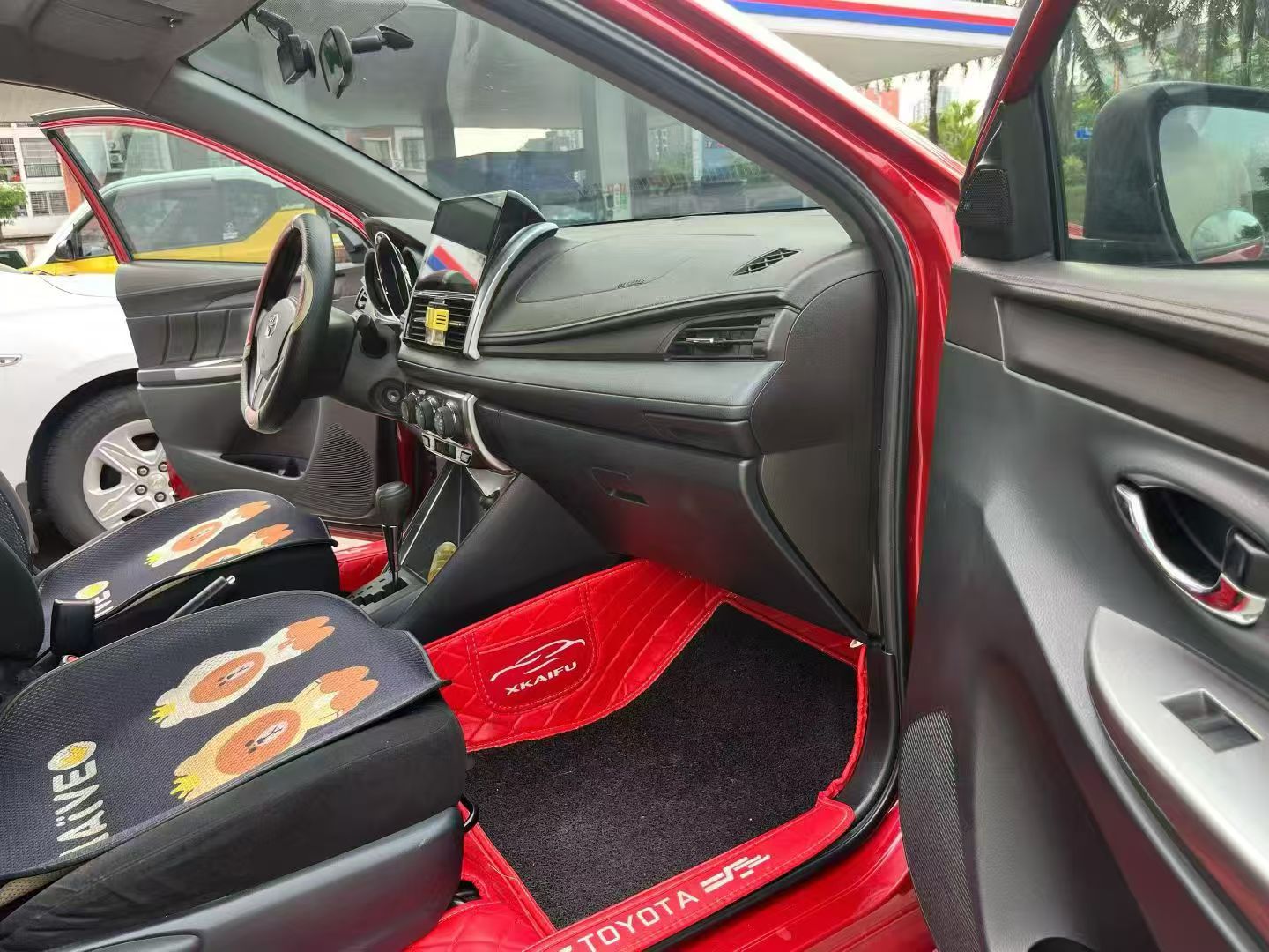 TOYOTA Yaris