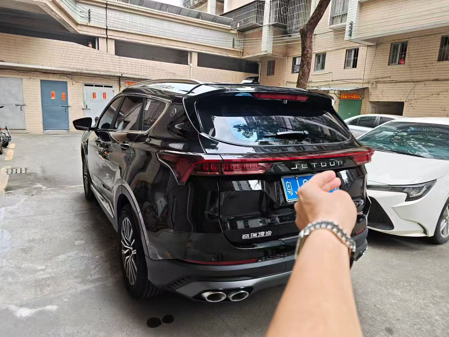 Jetour X70 Plus Modern 5-Seater